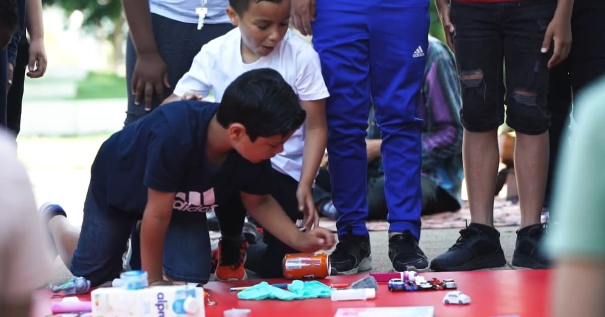 Video bij "Coronakunstwerk Open Up"