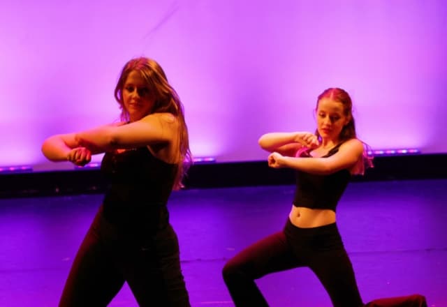 Street jazz twee dansende vrouwen