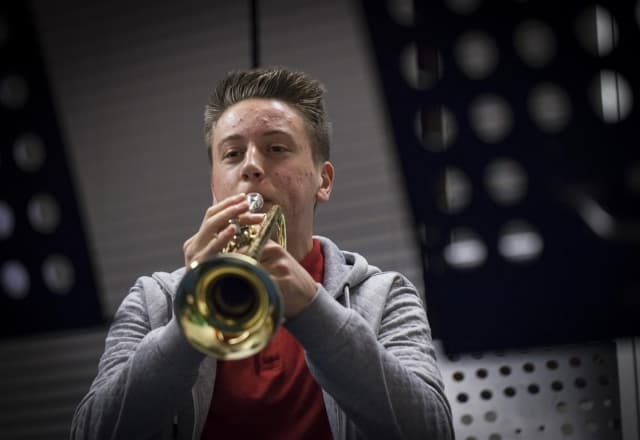 Trompet/Hoorn/Tuba/Trombone: meneer die trompet speelt