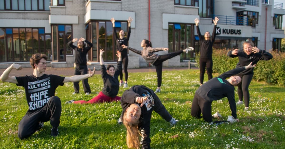 Video bij "Dans als medicijn tegen eenzaamheid jongeren "