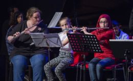 Dwarsfluit spelende kinderen