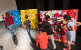 Kinderen onthullen coronakunstwerk