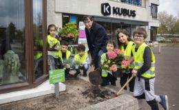 Jong en oud verbinden met groene vingers