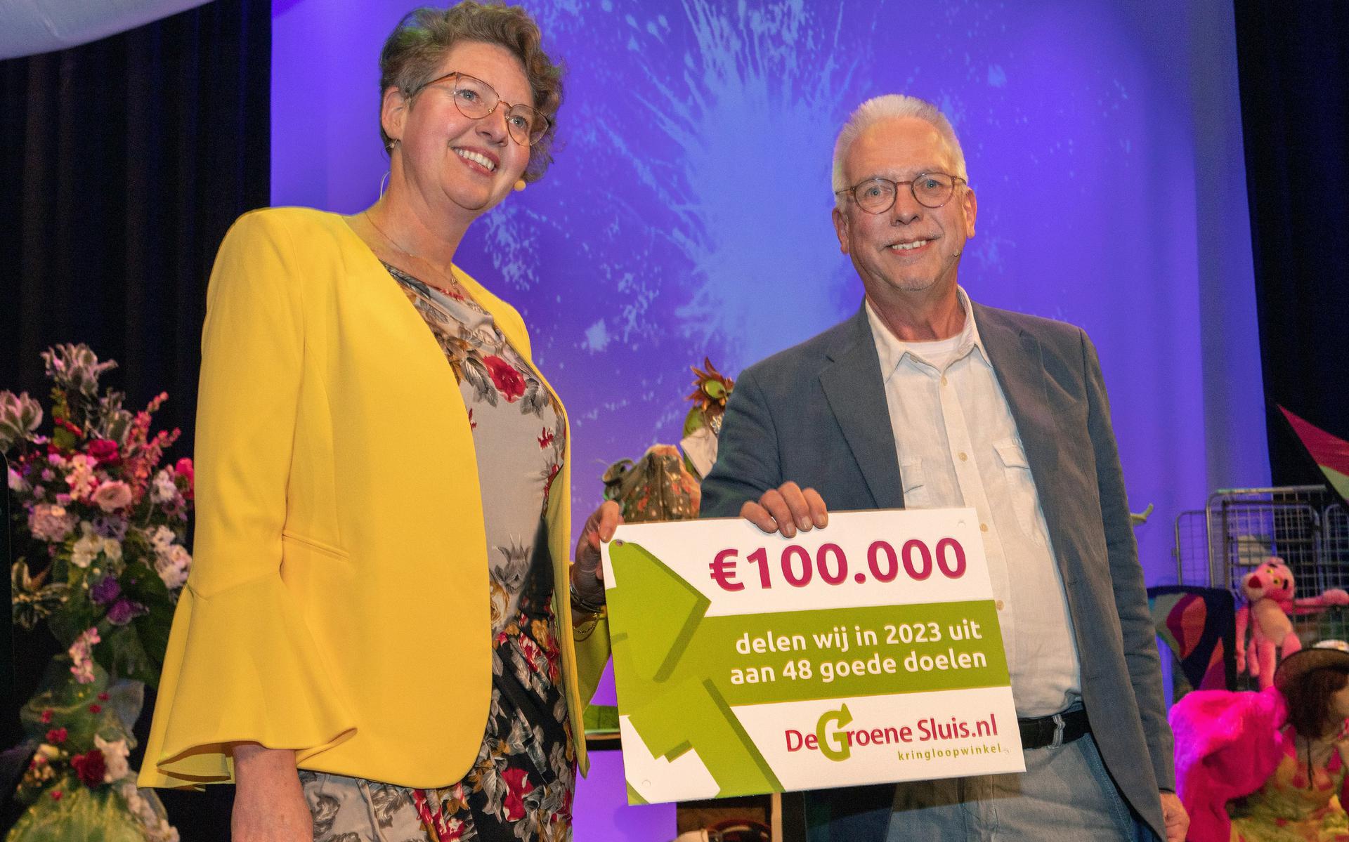 Kringloopwinkel De Groene Sluis geeft winst weg aan goede doelen De Kubus Lelystad Kringloopwinkel De Groene Sluis geeft winst weg aan goede doelen De Kubus Lelystad