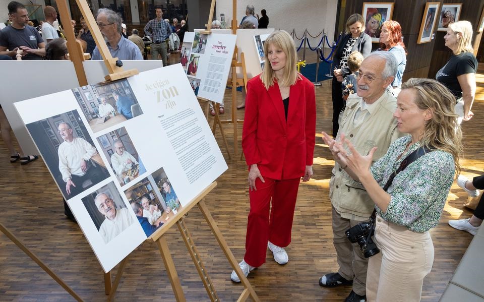 Opening expositie Levenskracht in de hal van stadhuis Lelystad.